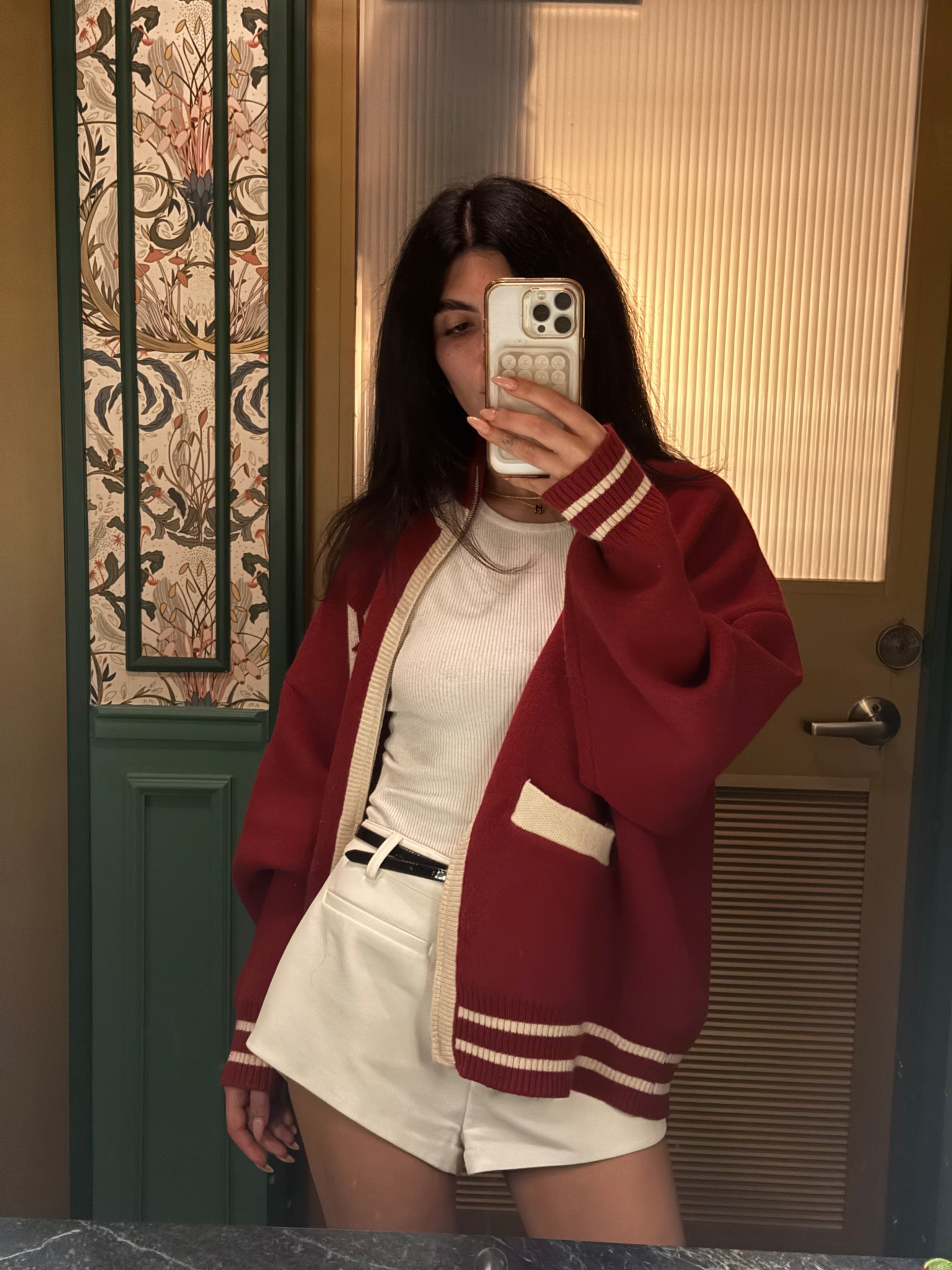 Casual story ootd

Red letter jacket, varsity jacket style inspo, white shorts, styling a ribbed tank

#LTKootd #LTKgrwm