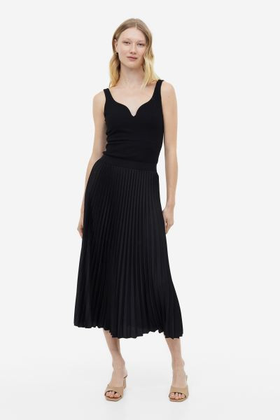 Pleated skirt | H&M (UK, MY, IN, SG, PH, TW, HK)