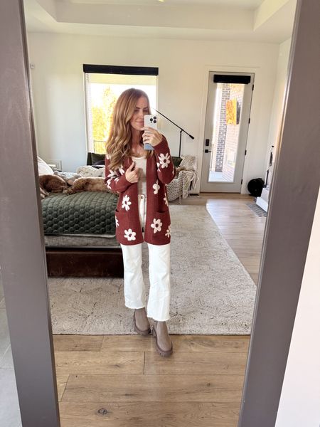 Such a cute cardigan! Bringing some summer vibes into fall. TTS in everything, but the shoes I recommend sizing up! 
@walmart @saksoff5th @shopbop