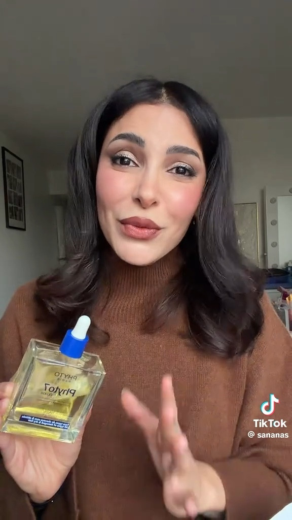 Je vous révèle le secret de mes cheveux doux et brillants !
C’est l’Huile Sublimatrice Universelle Phyto 7 Elixir multi-usages aux 7 huiles botaniques précieuses ! En bain d’huile c’est ma nouvelle obsession !
@Phyto Paris

#haircare #haircarehacks #baindhuile #hairoil 

#LTKbeauty #LTKfrance #LTKfestive