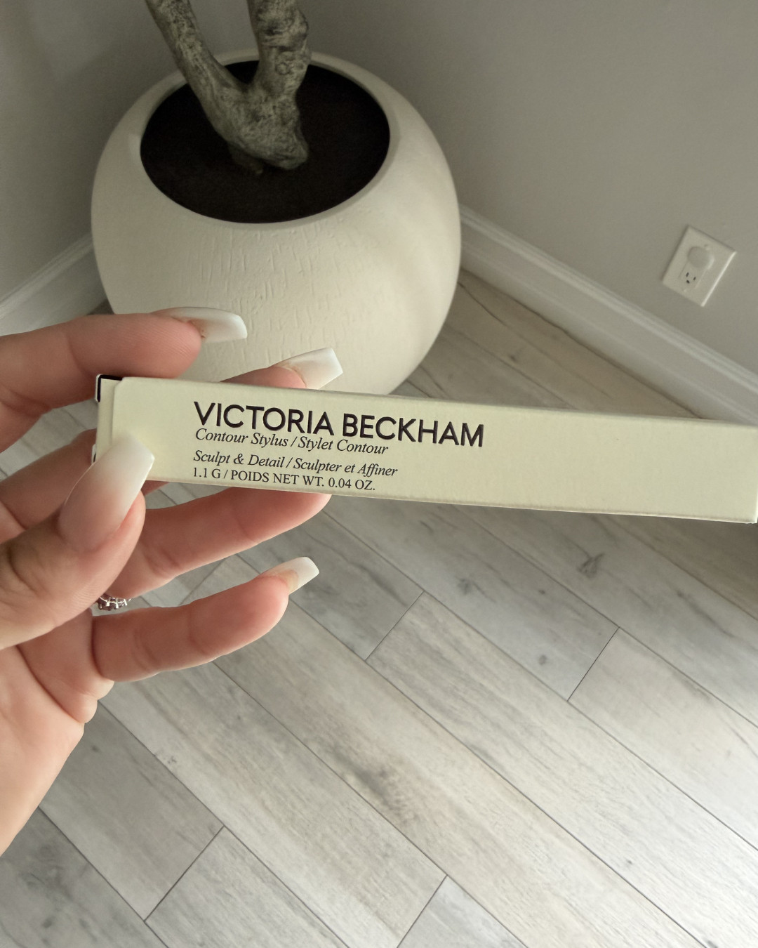 This Victoria Beckham Beauty contour stylus is SO precise — creamy, blendable, and gives that natural sculpt without looking harsh.

perfect for that clean, lifted look.

all linked now on my LTK — follow me for more recos!

 

 #LTKselfcare #LTKstorytime #LTKBeauty