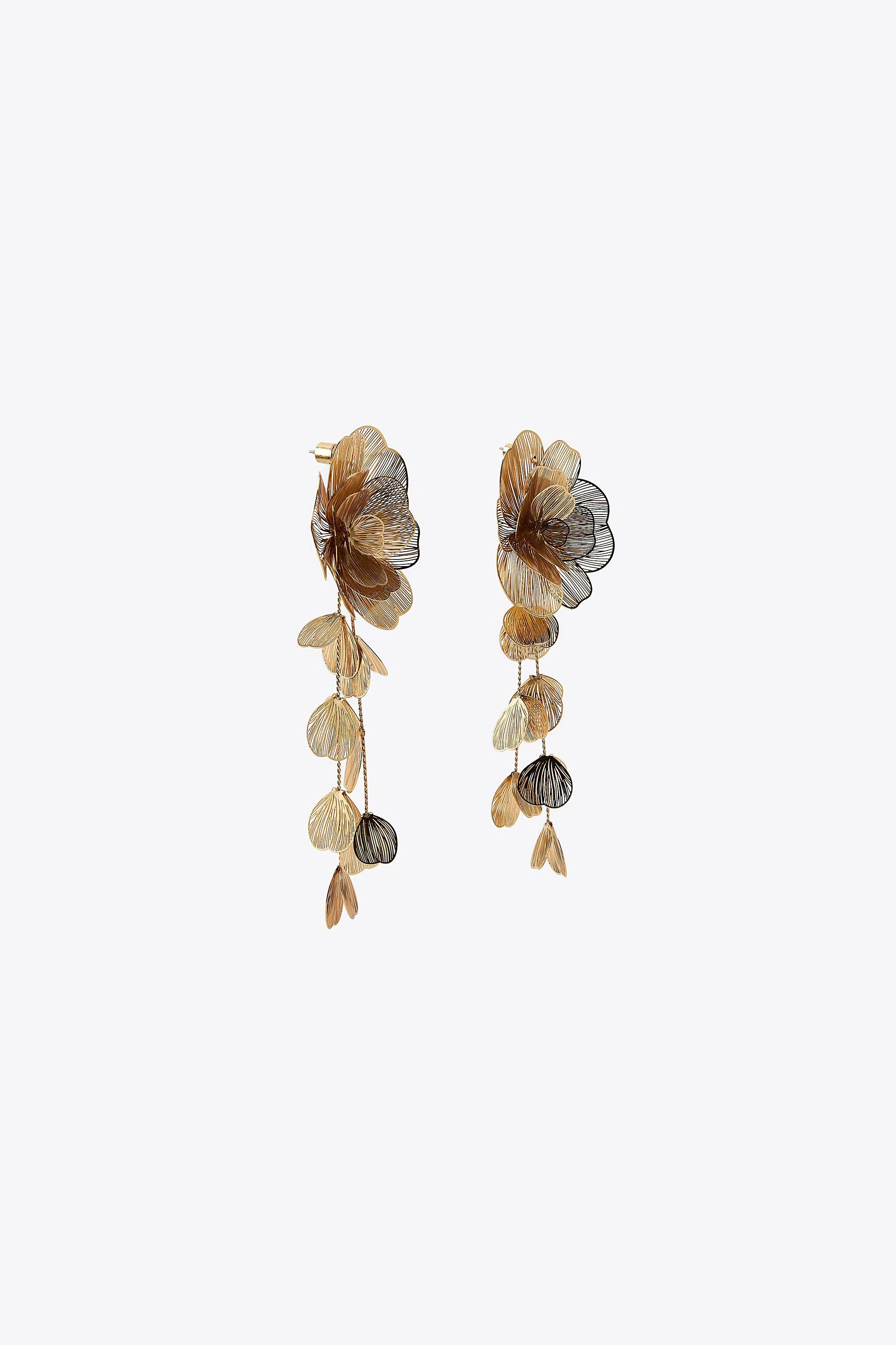 Metal earrings with raised flower-shaped charms. Butterfly closure. | Zara US