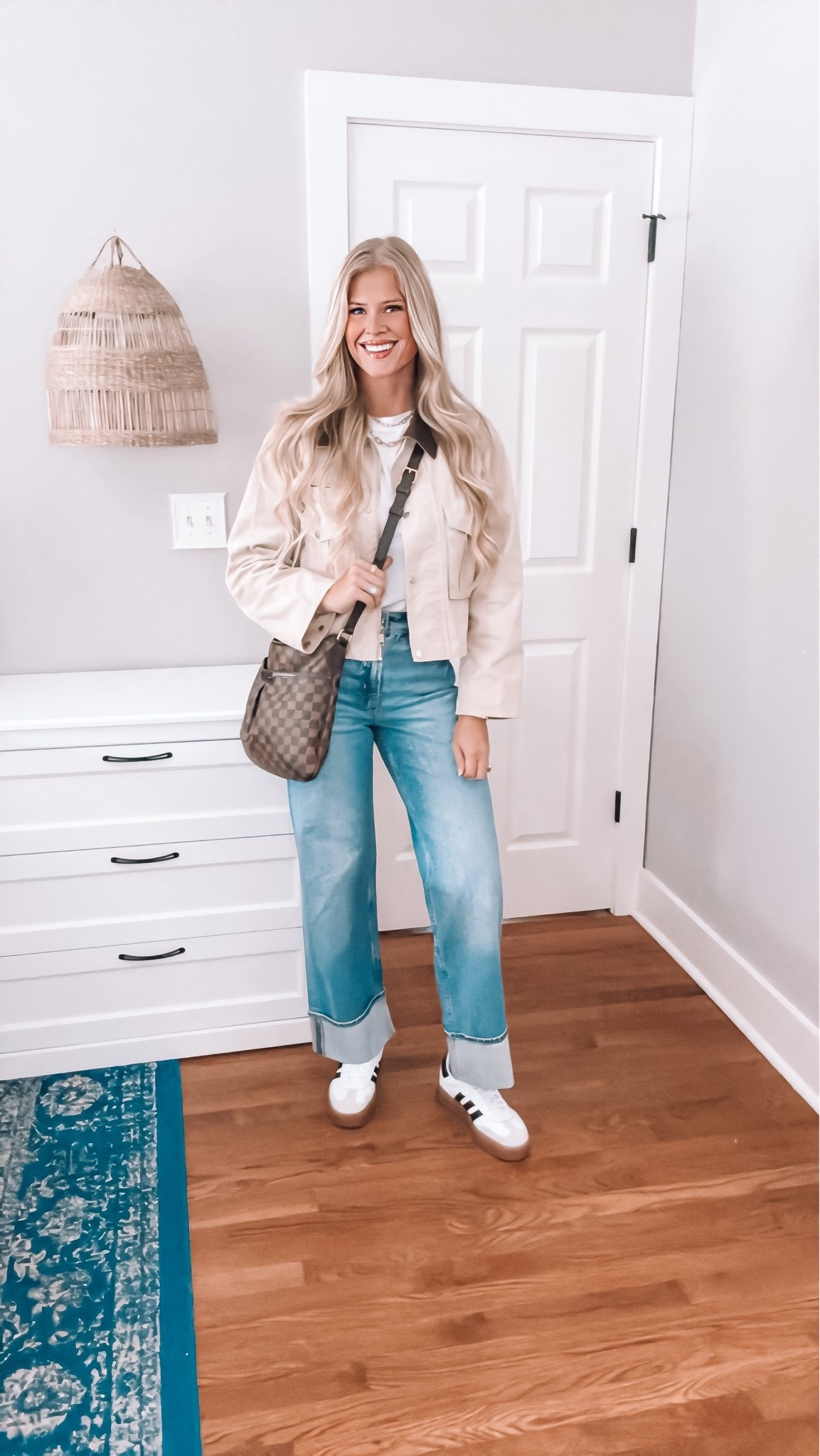 The “it” fall jacket of the season - the barn jacket! I’m obsessed with this early fall look that is mom approved - a versatile jacket, white tee, and my go-to cuffed jeans 👏🏼

It also comes with a drawstring to cinch the waist, but I took mine out! It looks cute either way! 

Wearing size small in the jacket and tee, sized down to 0 in the jeans

#amazonfashion #amazonfashionfinds #amazonfinds #fallfashion2025 #fallstyle #basictee #lookforless #momstyle #momsofinstagram #momfashion #tallfashion #tallblogger #styleover30

#LTKgrwm #LTKootd #LTKSeasonal