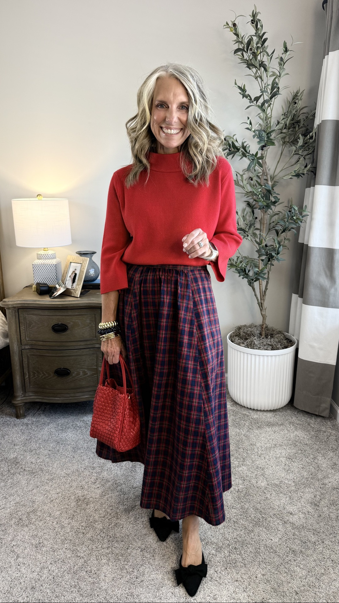 Wearong small
Skirt and sweater. Cute mixable matcha Kent pieces for fall and holidays. Easy to grab for unexpected holiday invitations.
