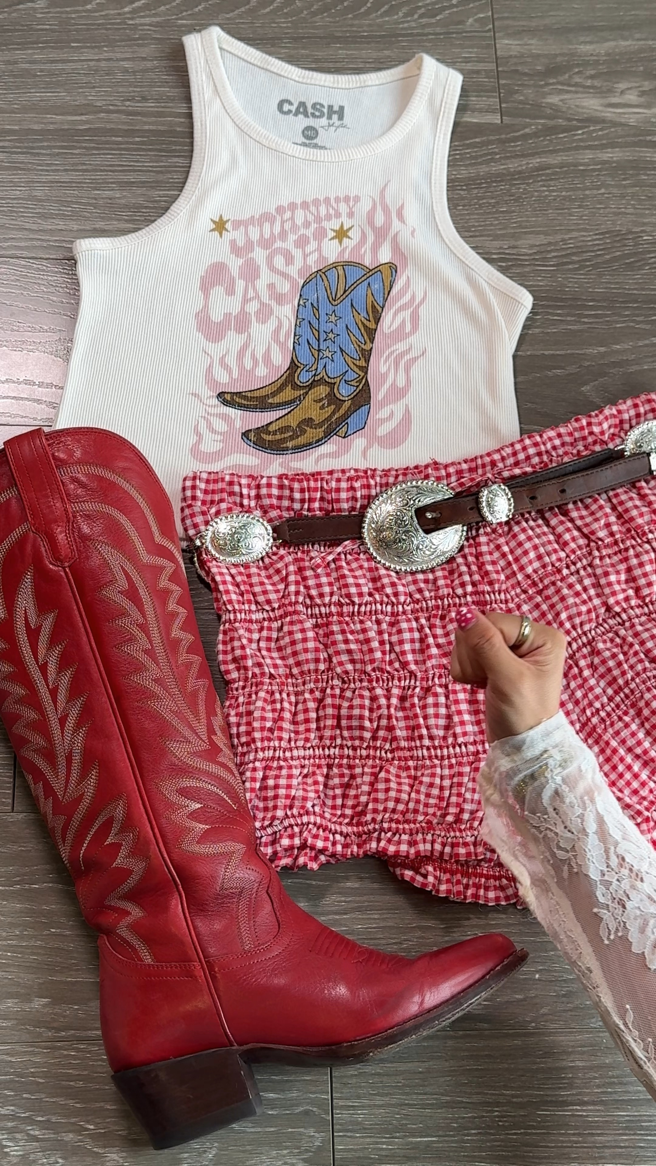 Outfit deets ✨ everything I couldn’t find online I linked very similar items!🥰❤️ any questions lmk!! 🫶🏻🫶🏻

#LTKFindsUnder100 #LTKStyleTip #LTKMidsize