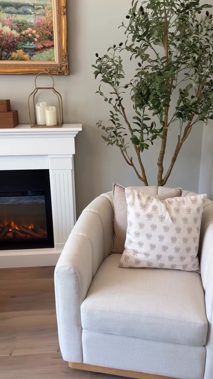 Can a pillow drop be this satisfying? 👀

This reversible floral beauty from @domvitus_home is the kind of detail that transforms a whole room. Timeless, neutral, and perfect for cozy corners, reading chairs, or a styled bed setup. 🪴

Comment PILLOW and I’ll DM you the link!
#neutraldecor #pillowdrop #cozycorner #homestyling #throwpillows #floraldecor #interiorinspo #reelsaesthetic #textilelove #decorcrush