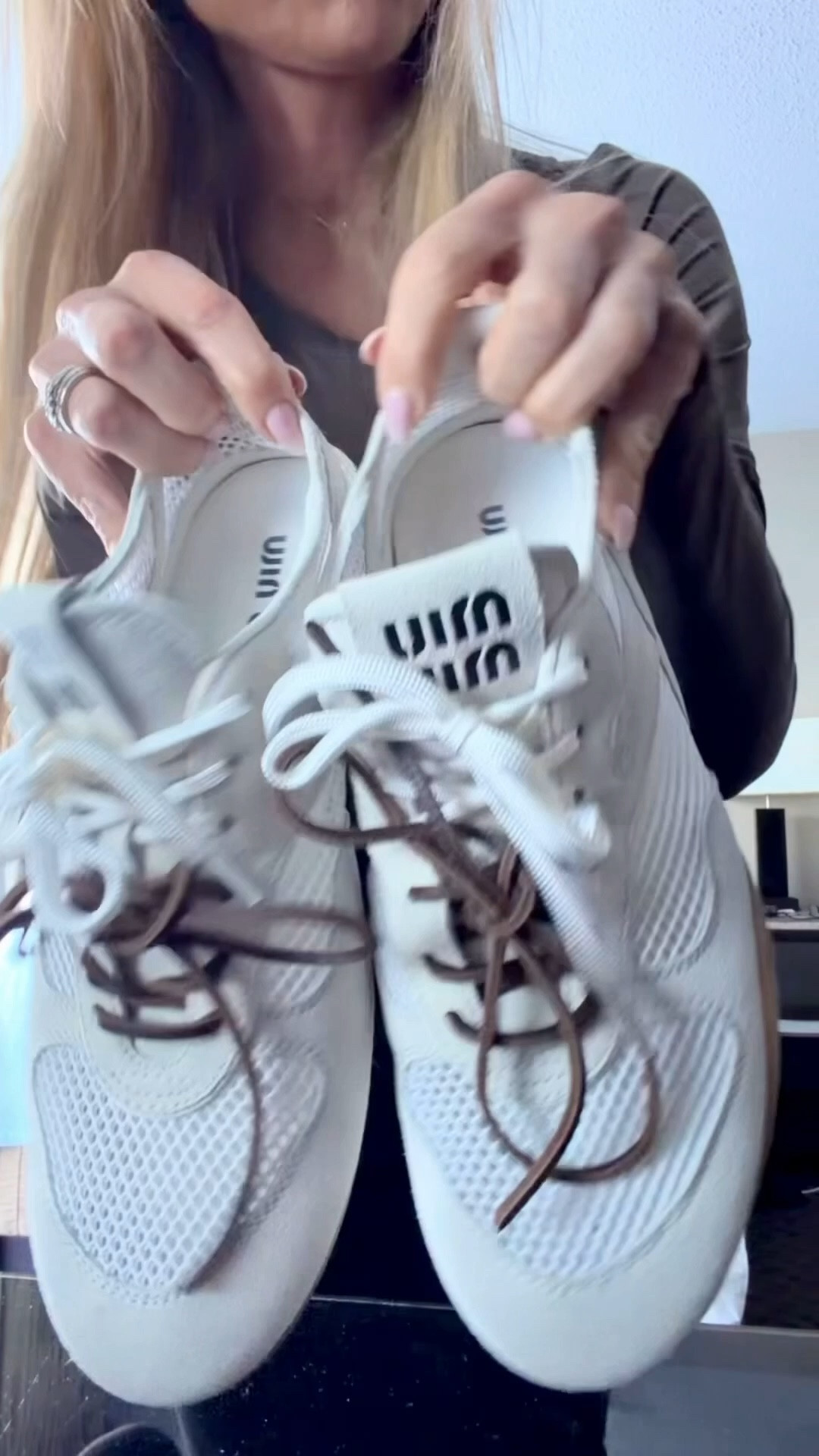 This set = my go-to lately 🤍✨
Running errands, airport days, mom life on the go… I needed something comfy and still put together—and this is it.

Suit Up trousers + fitted crop top + the comfiest sneakers = trendy, elevated, and easy to wear all day.

Trust me—this is what everyone will be wearing this spring/summer 😉


#LTKgrwm #LTKmomlife #LTKootd