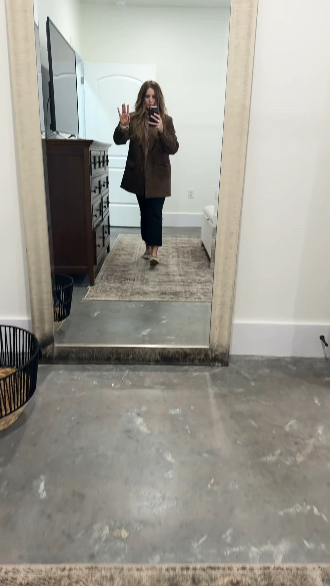 End of an era 🖤
This mirror has been with me through high school, college, 4 houses, storage units, and almost 10 years of marriage… so yes, retiring it felt dramatic 😅

But meet the replacement 👀
This accent tall mirror from Walmart is super affordable, on MAJOR sale, and honestly such a glow-up.
✔️ sleek black frame
✔️ has a stand (no wall drama)
✔️ easy setup
✔️ makes the whole room feel elevated

Proof you can upgrade your space without spending a fortune ✨



Walmart home finds, Walmart mirror, affordable home decor, tall mirror decor, full length mirror, black frame mirror, budget home decor, Walmart home sale, easy home upgrades, accent mirror, modern home decor, renter friendly decor


#LTKHome #LTKdayinmylife