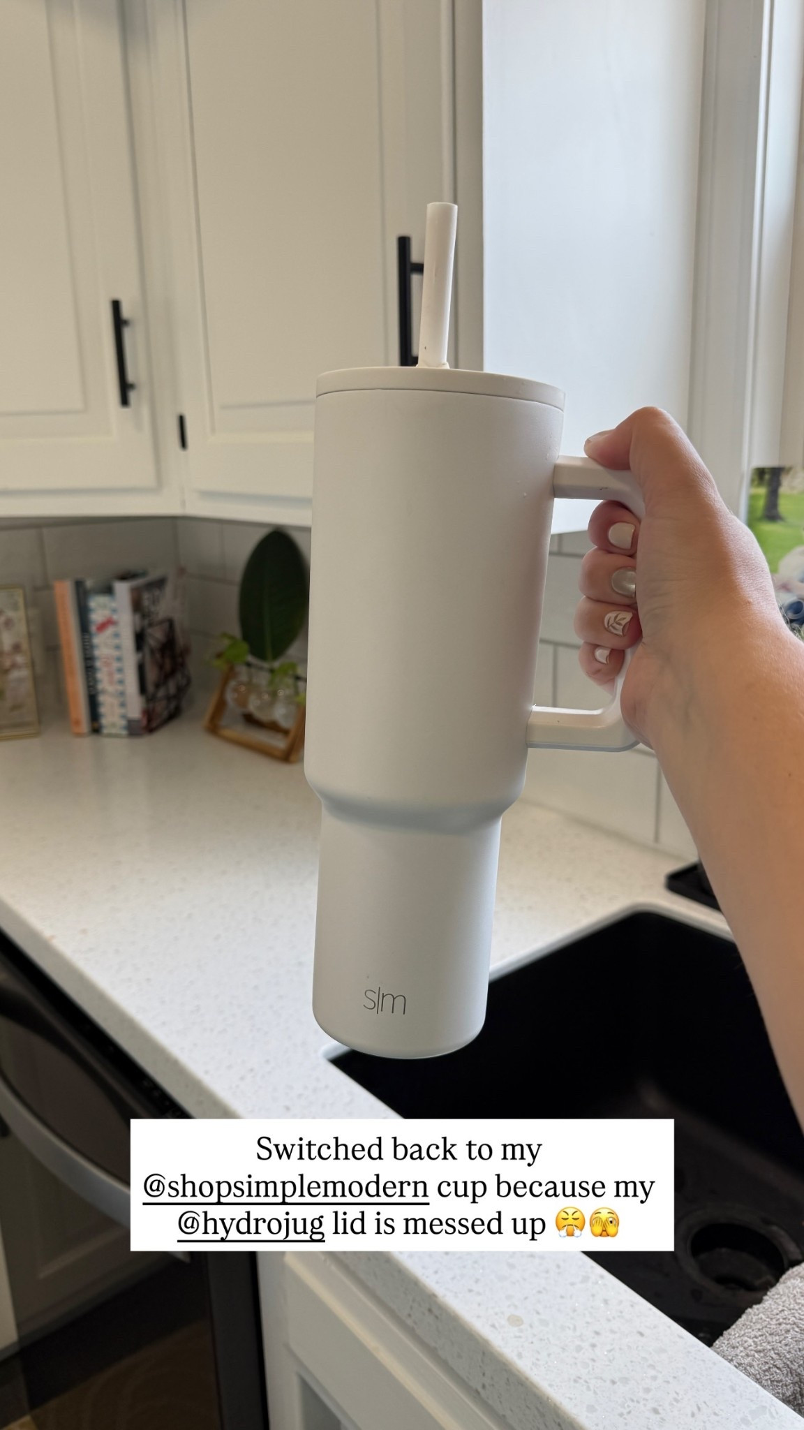 Switched back to my @shopsimplemodern cup because my @hydrojug lid is messed up 😤🫣

Regardless, my favorite water tumblers are 40 oz cups with a handle that also fit into my car cup holder  

#LTKActive #LTKFindsUnder50 #LTKHome