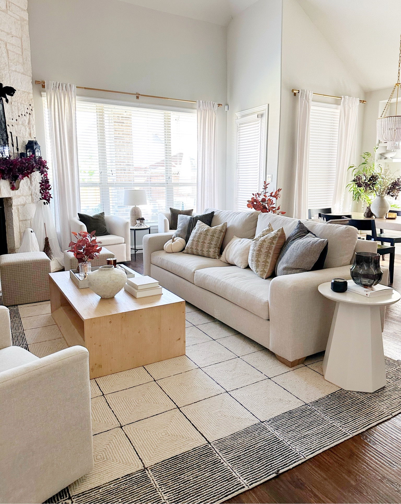 Living room fall decor 

#LTKFallSale #LTKSeasonal #LTKHome