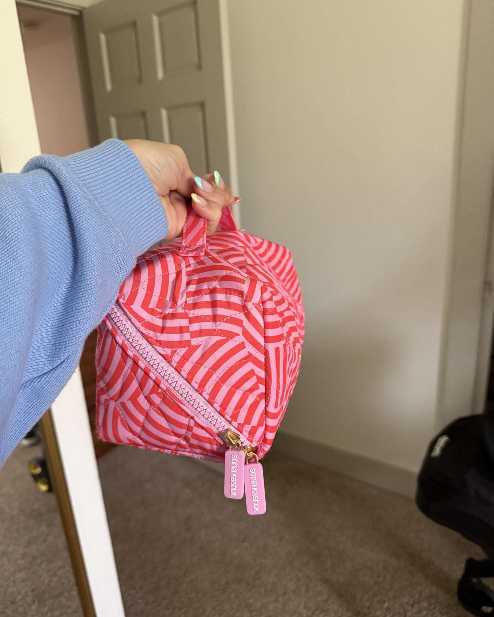 Makeup bag that opens alll the way up! From @Target 

#LTKgrwm #LTKmorningroutine #LTKselfcare