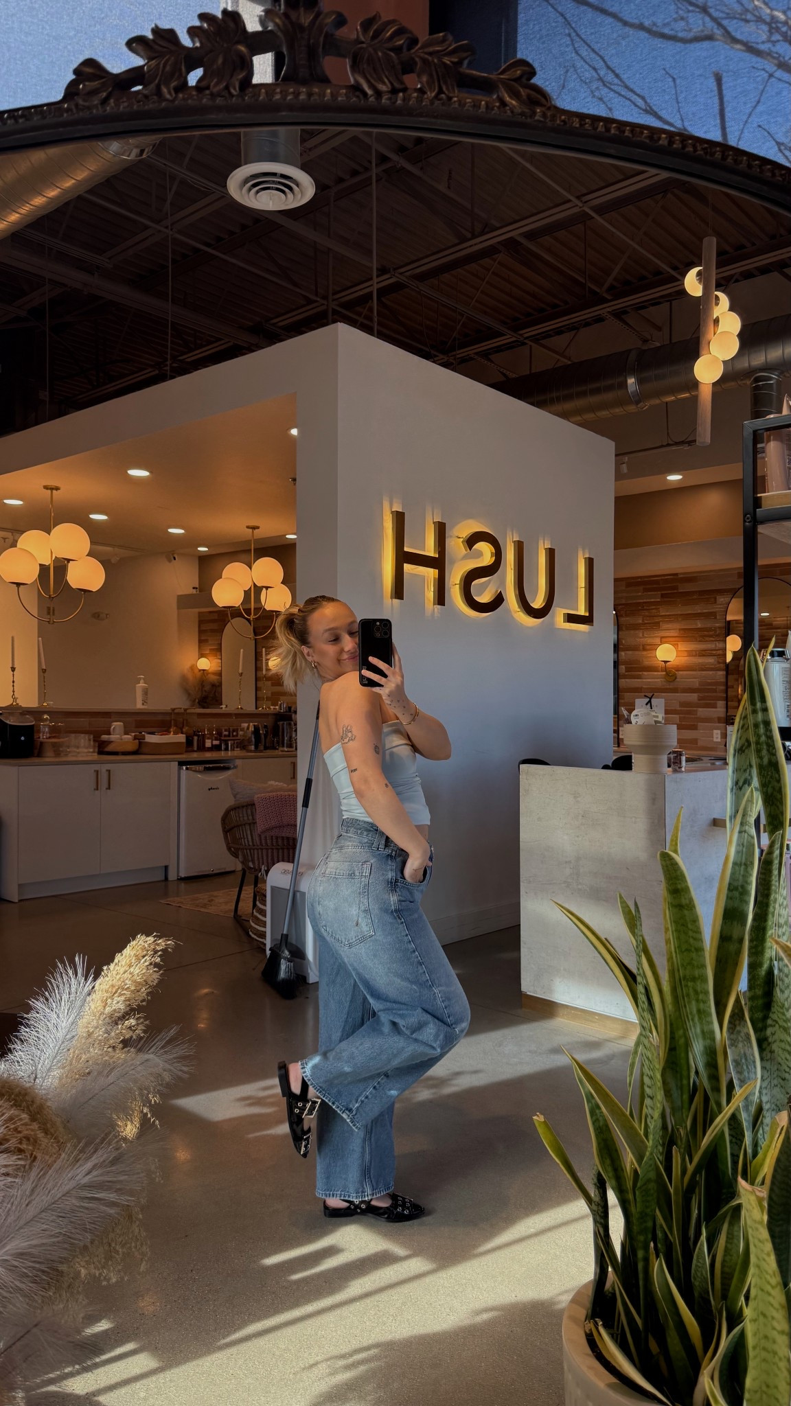 HAIRSTYLIST OUTFIT!
blue aritzia strapless top & denim jeans!

#LTKWorkwear #LTKBeauty #LTKPetite