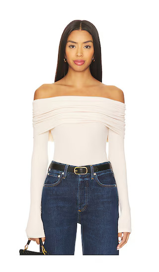 TOP CON HOMBROS DESCUBIERTOS | Revolve Clothing (Global)