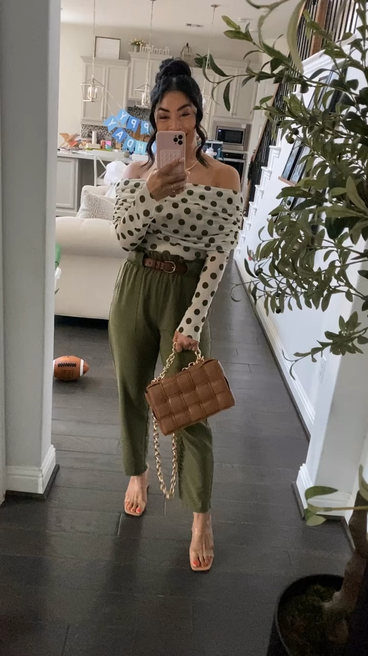 What I’m wearing to dinner tonight! I said top but it’s actually a bodysuit!

#girlsnight

#LTKOver40 #LTKStyleTip #LTKFindsUnder100