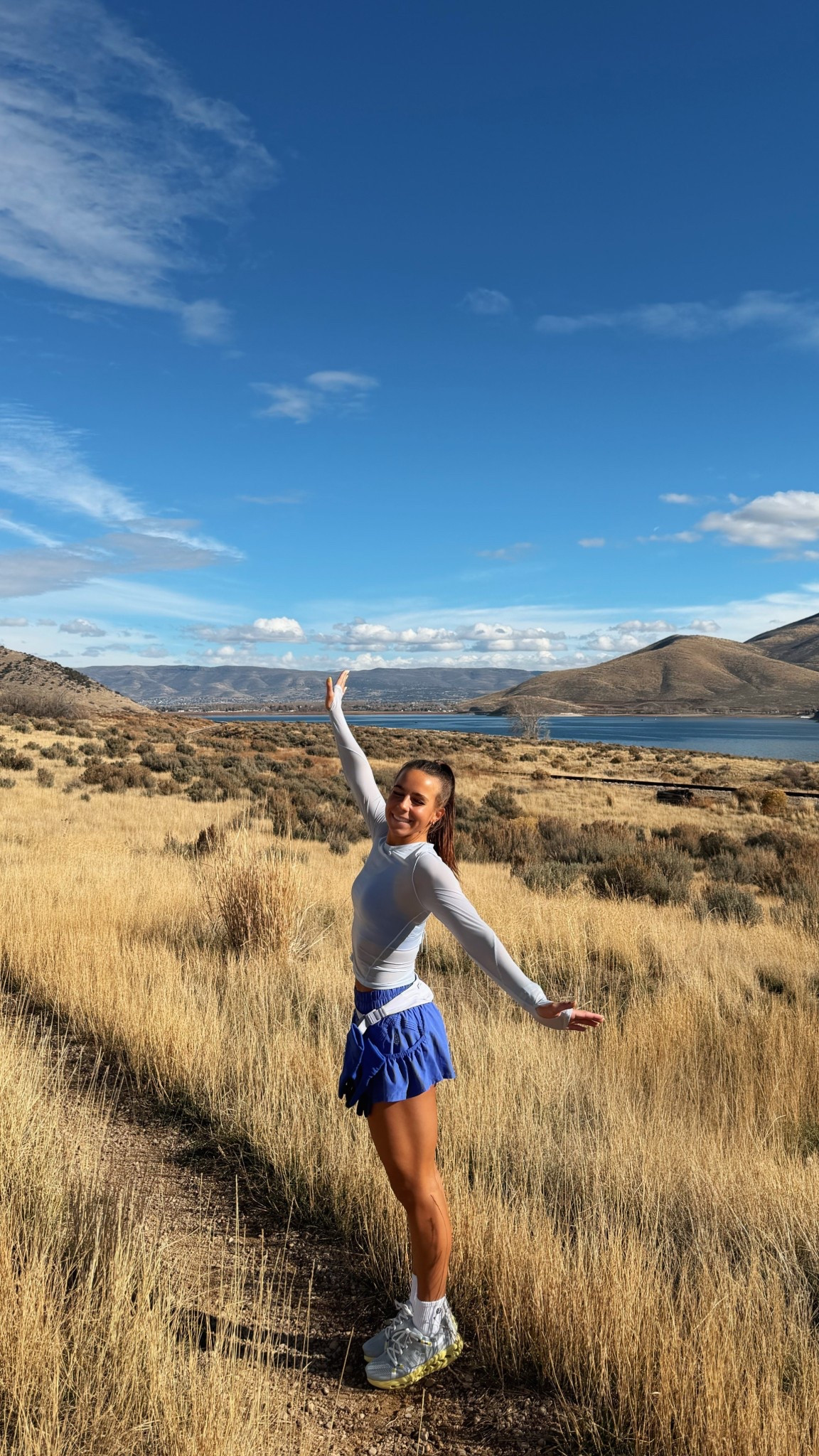 Trail miles running fit!!


Top is from aesene!!