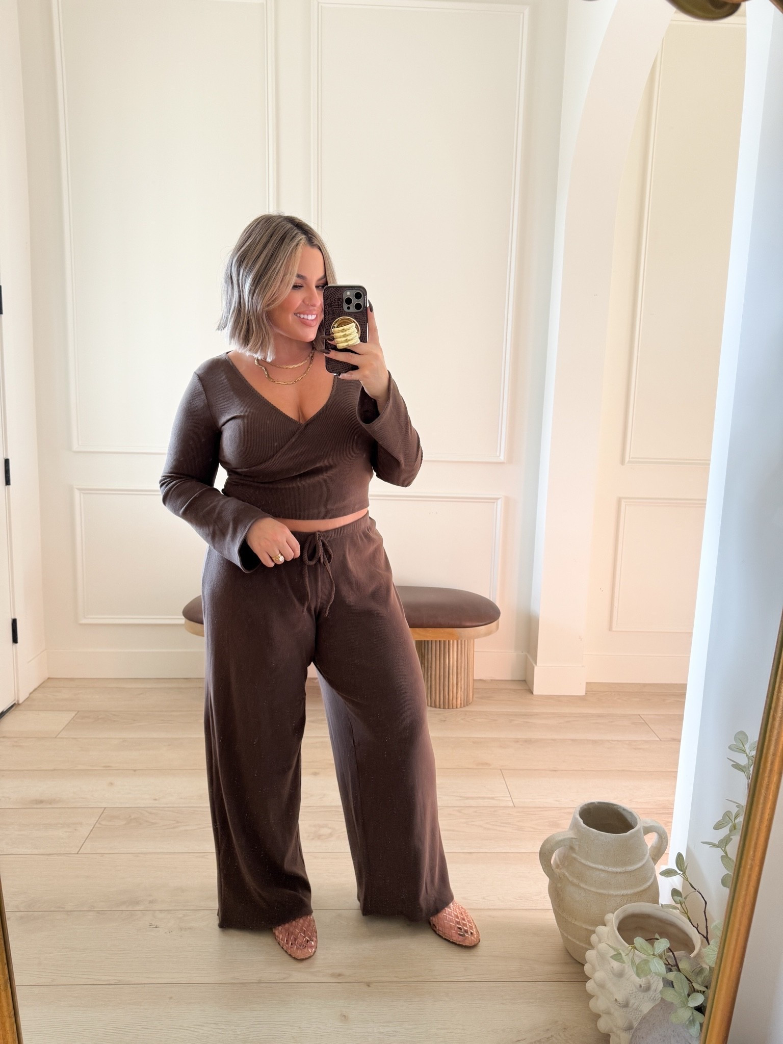 Great Walmart find under $20 ! 
Size L  great length in the pants too.