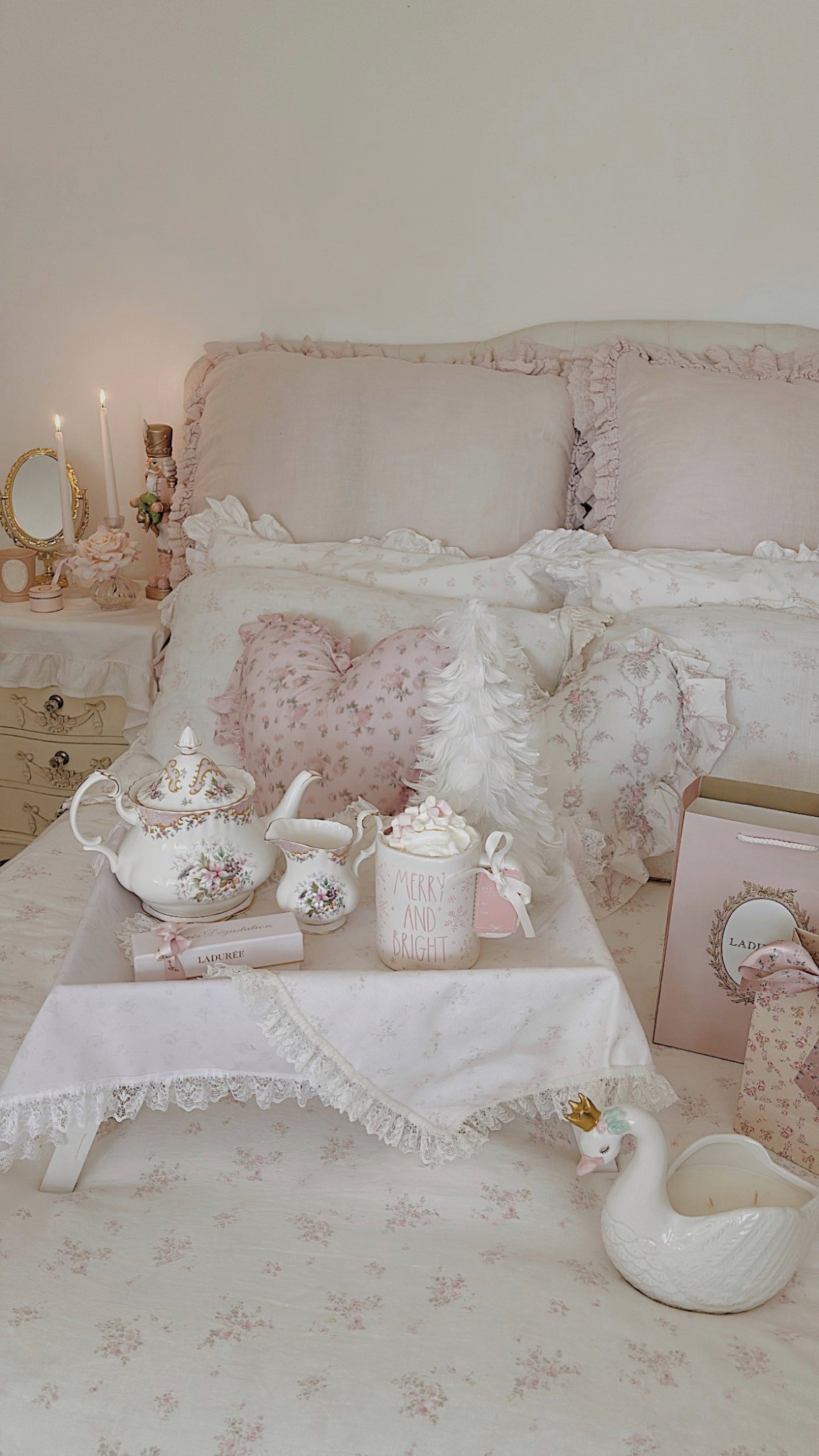 Some Beautiful Christmas Inspired Bedroom Details 💫

#LTKHoliday #LTKHome #LTKdayinmylife