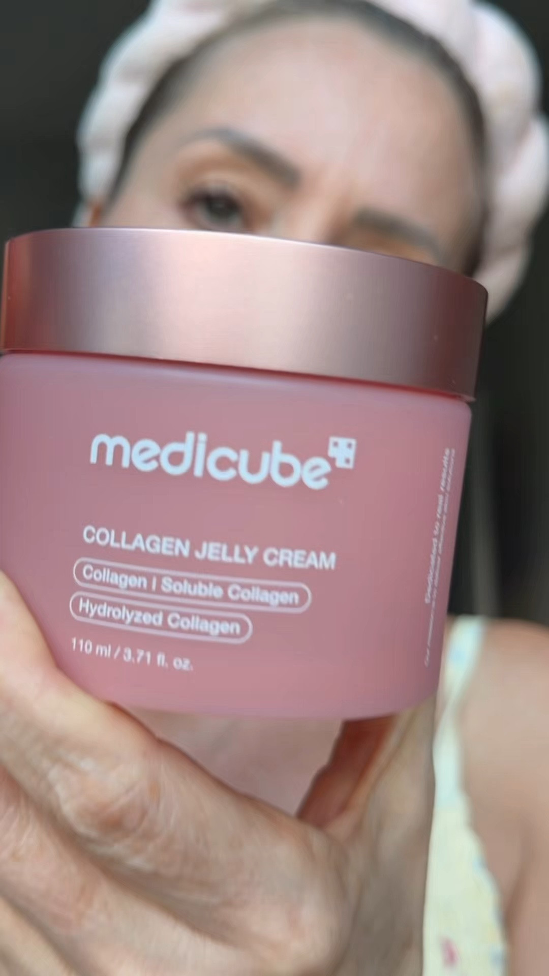 Glow rápido para esos días que la piel se ve seca y apagada ✨
Este combo de medicube deja la piel fresca, luminosa y súper glowy. Me encanta la textura jelly del cream y que el mist lo puedo usar durante el día, incluso encima del maquillaje.

#medicube #glassskin #glowyskin #kbeauty #skincare #skincareroutine

#LTKdayinmylife