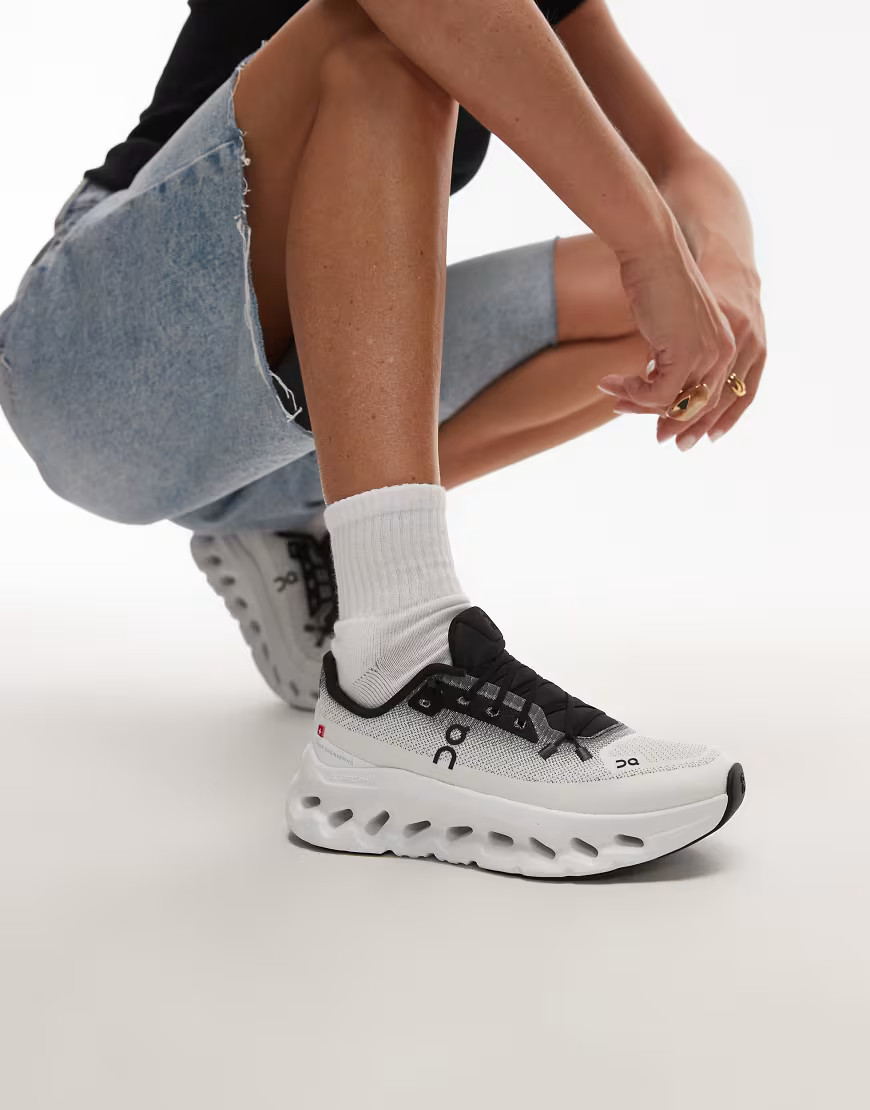 ON Cloudtilt all day trainers in white and black | ASOS (Global)