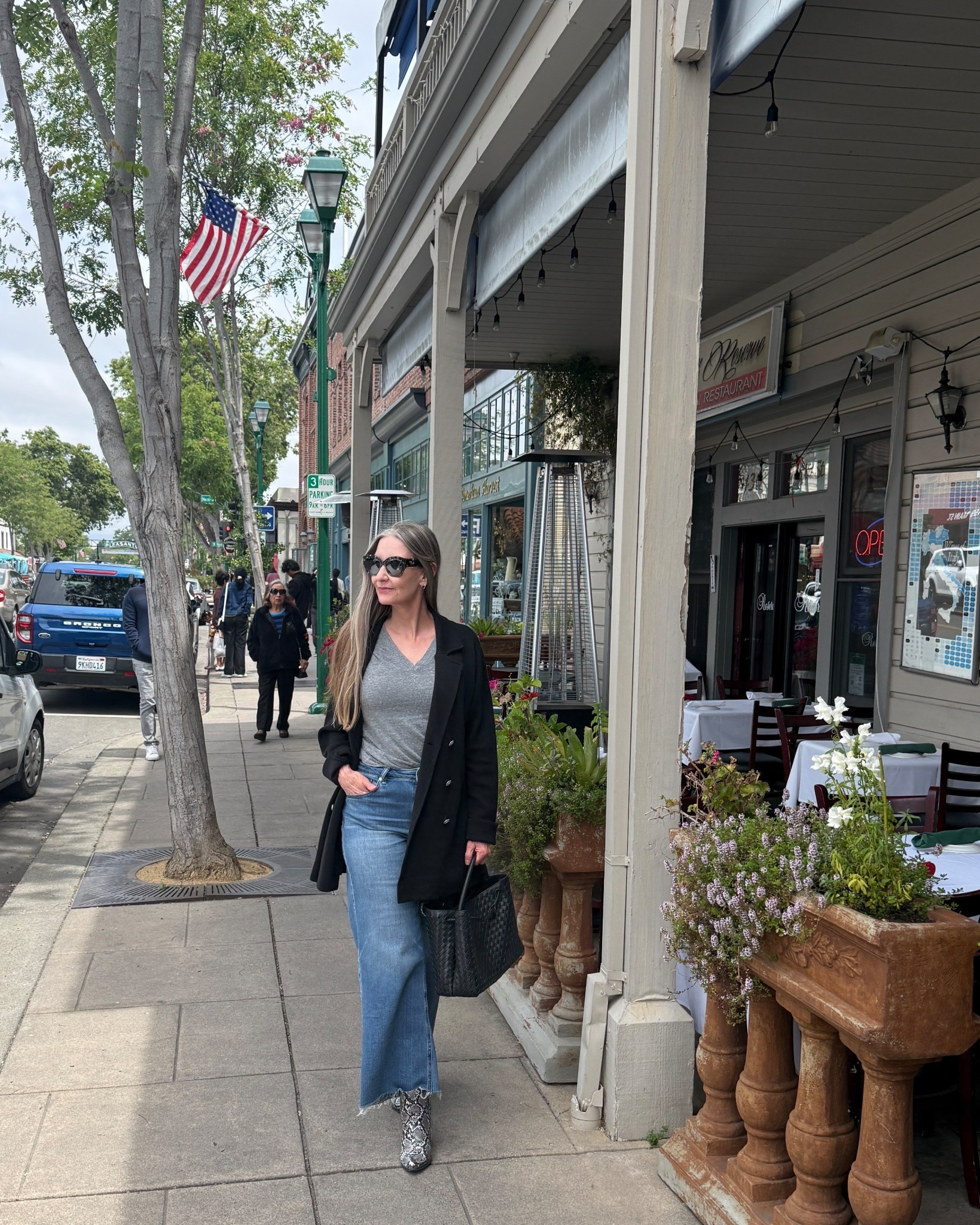 Love a weekend stroll through town. Casual basics to mix & match endlessly! #capsulewardrobe #minimaliststyle #citychic #size10 #styleover40

#LTKdayinmylife #LTKootd #LTKSeasonal