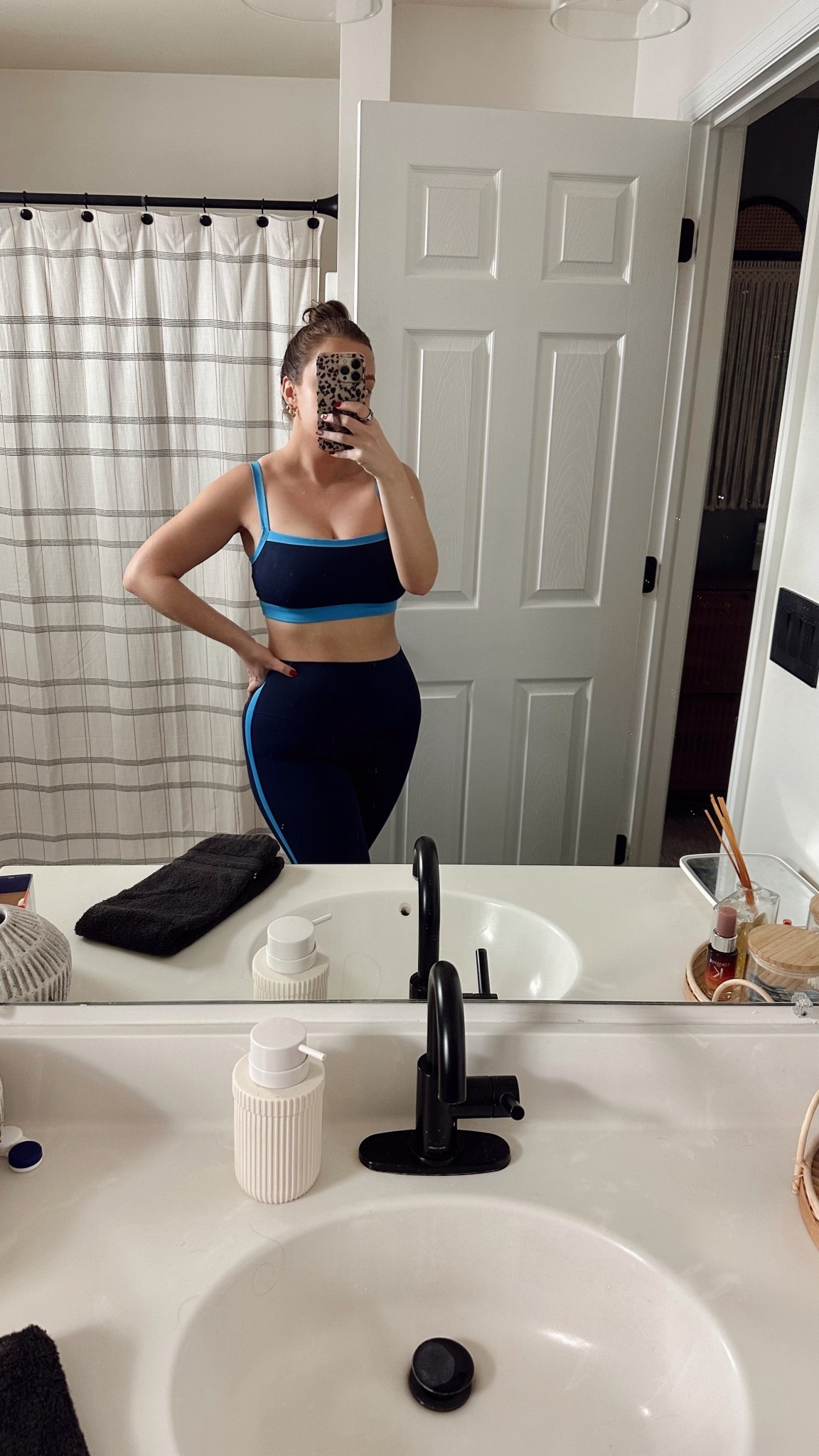 New matching set obsession from @Aerie  
🩵💙
This colorblock set is SO flattering and comfy. it feels elevated while still being perfect for workouts, walks, or just running around. I love when activewear makes you feel put together without trying. 

#LTKSaleAlert #LTKActive #LTKfitnessgoals