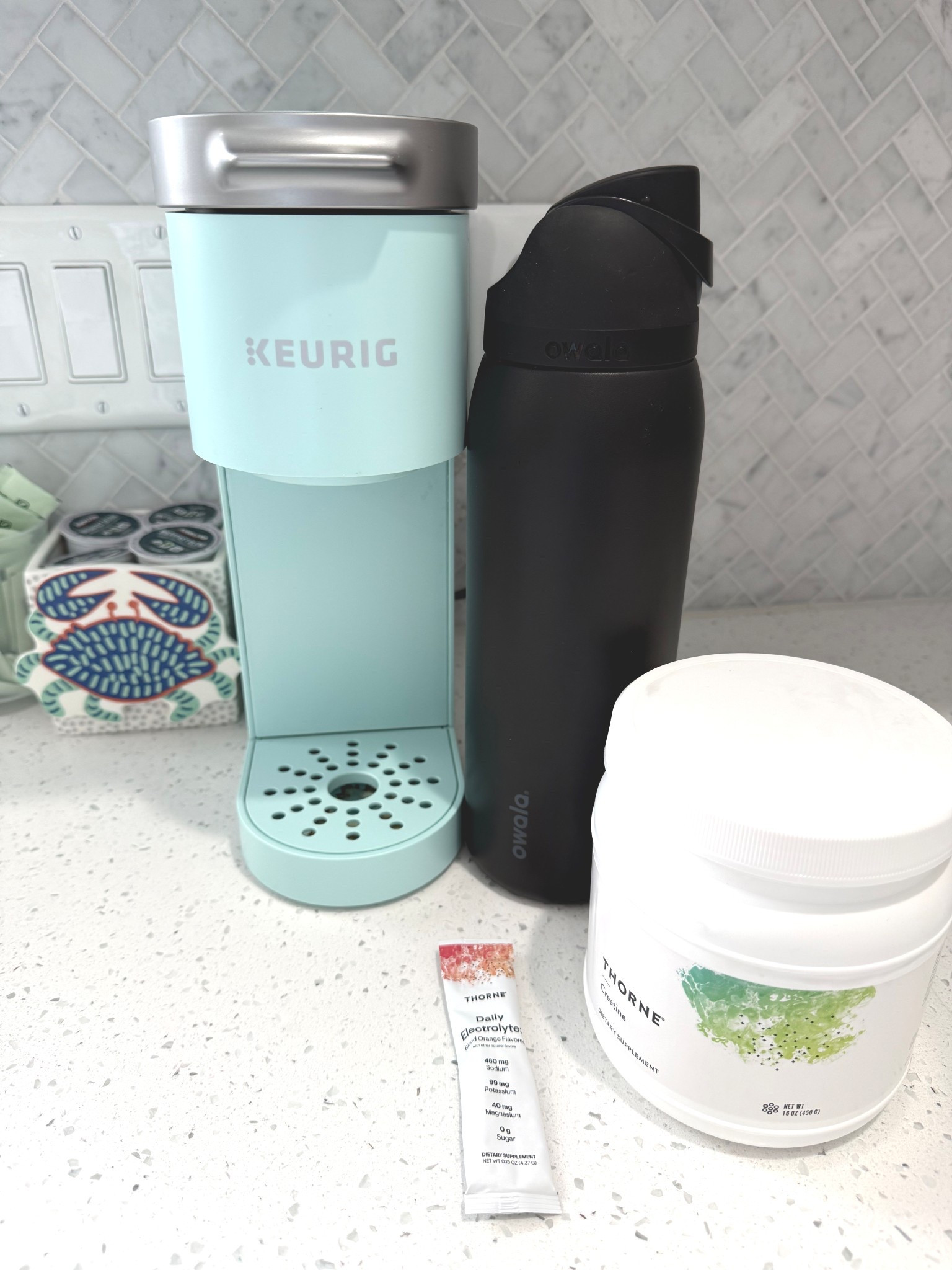 Real life: I don’t start my day without these 😅

Between coaching, workouts, and mom life—this combo keeps me going:
💧 Electrolytes
💪/🧠 Creatine
☕️ Coffee
🚶🏼‍♀️ Water on repeat

Easy wins that make a BIG difference
Everything is linked!
