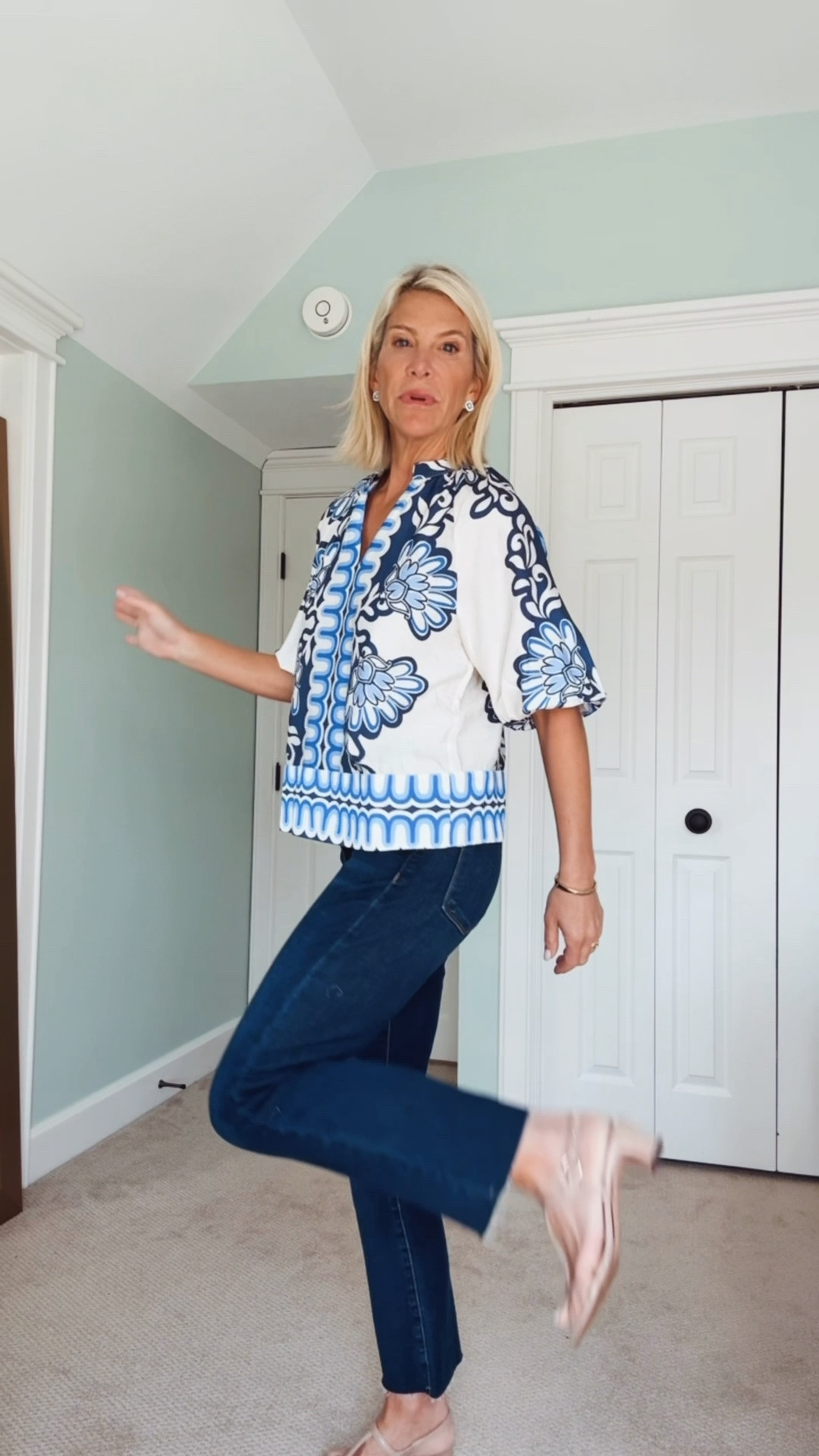 Mid Rise Dark Wash Jeans Outfit.

#LTKootd #LTKSeasonal #LTKOver40