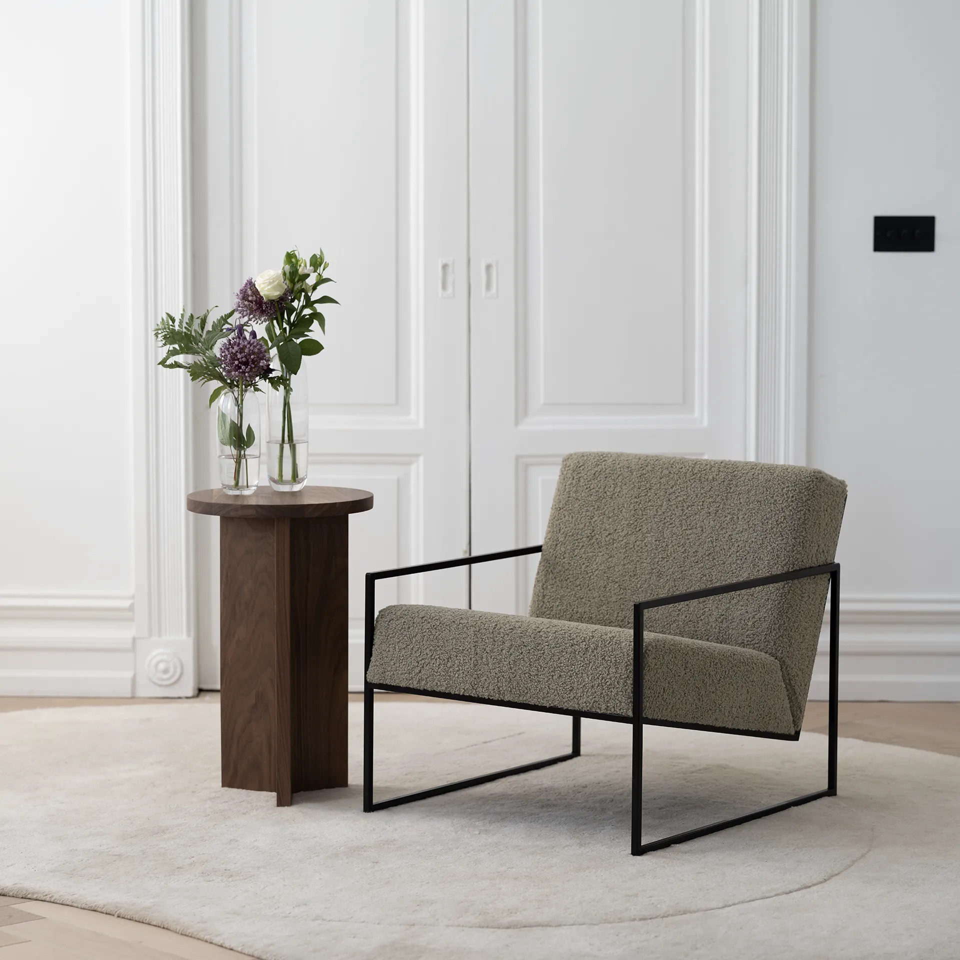 Minimalistic Lounge Chair - Living Room Furniture | by Crea® US | By Crea US