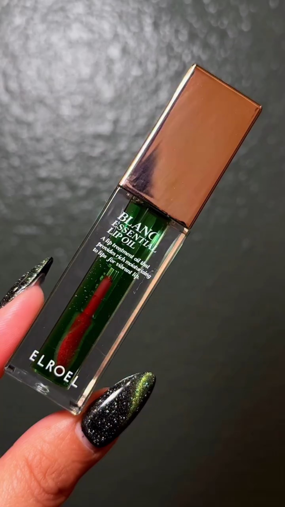 Glossy, nourishing, and effortlessly chic 💄✨
The Elroel Blanc Essential Lip Oil is my go-to for hydrated, plump-looking lips with a natural shine. The sleek, minimal packaging feels luxe in your bag, but the real star? The tulip-shaped applicator 🌷—designed to hug the lips for smooth, precise application every time. Lightweight, non-sticky, and perfect for everyday wear or layering over lip color.

If you love lip care that feels as good as it looks, this one’s a must.
Tap to try it and elevate your lip routine 🤍 @elroel_global 

#KBeautyLip #HydratingLipOil #GlossyLips #LipCareEssentials