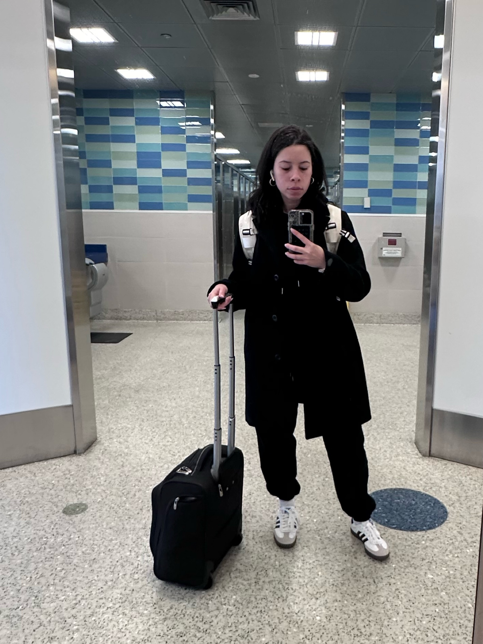 Comfy travel outfit 

#LTKfindsunder100 #LTKshoecrush #LTKtravel