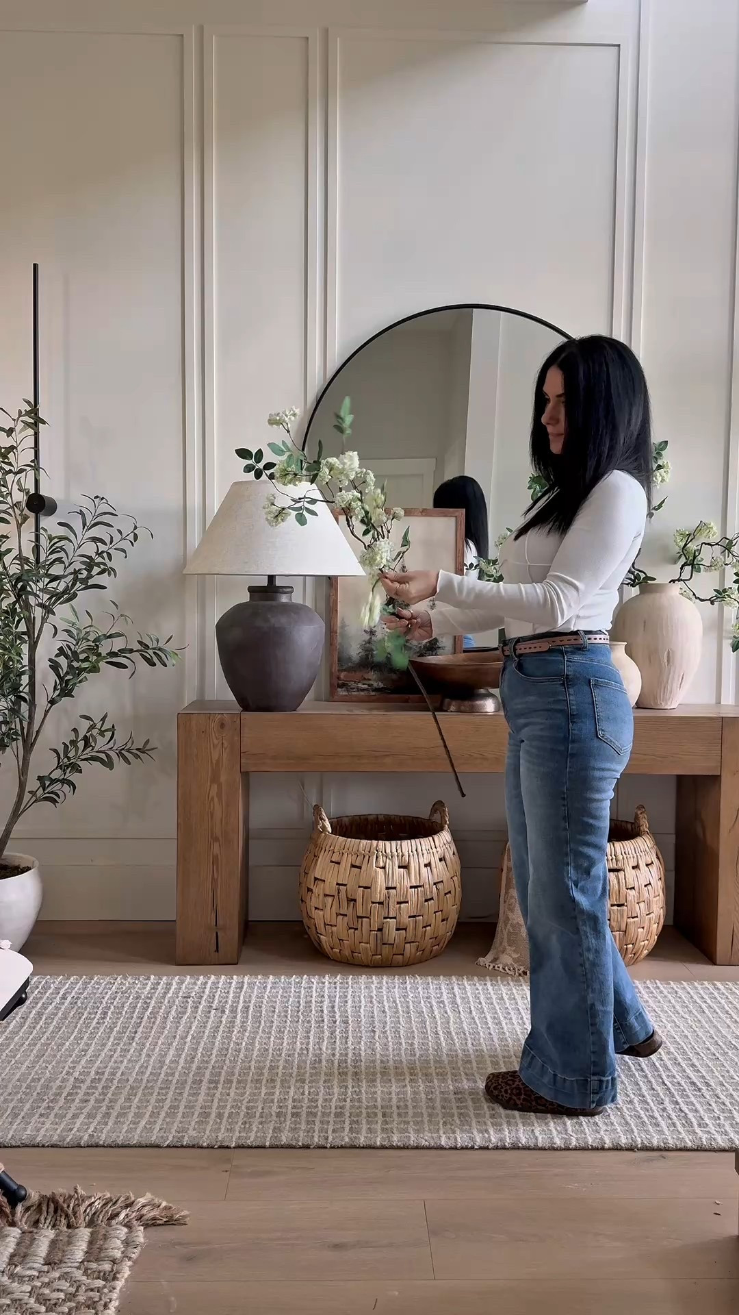 I love this curly branched snowball stem.. perfect for right now.. I’m so ready to add small touches of spring🤍
This is an extra tall stem.. realistic looking branch and very flexible! 