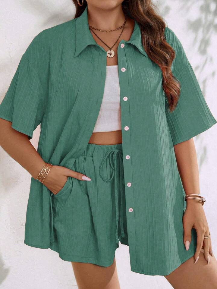 SHEIN Essnce Plus Size Solid Color Textured Short Sleeve Shirt And Loose Shorts | SHEIN
