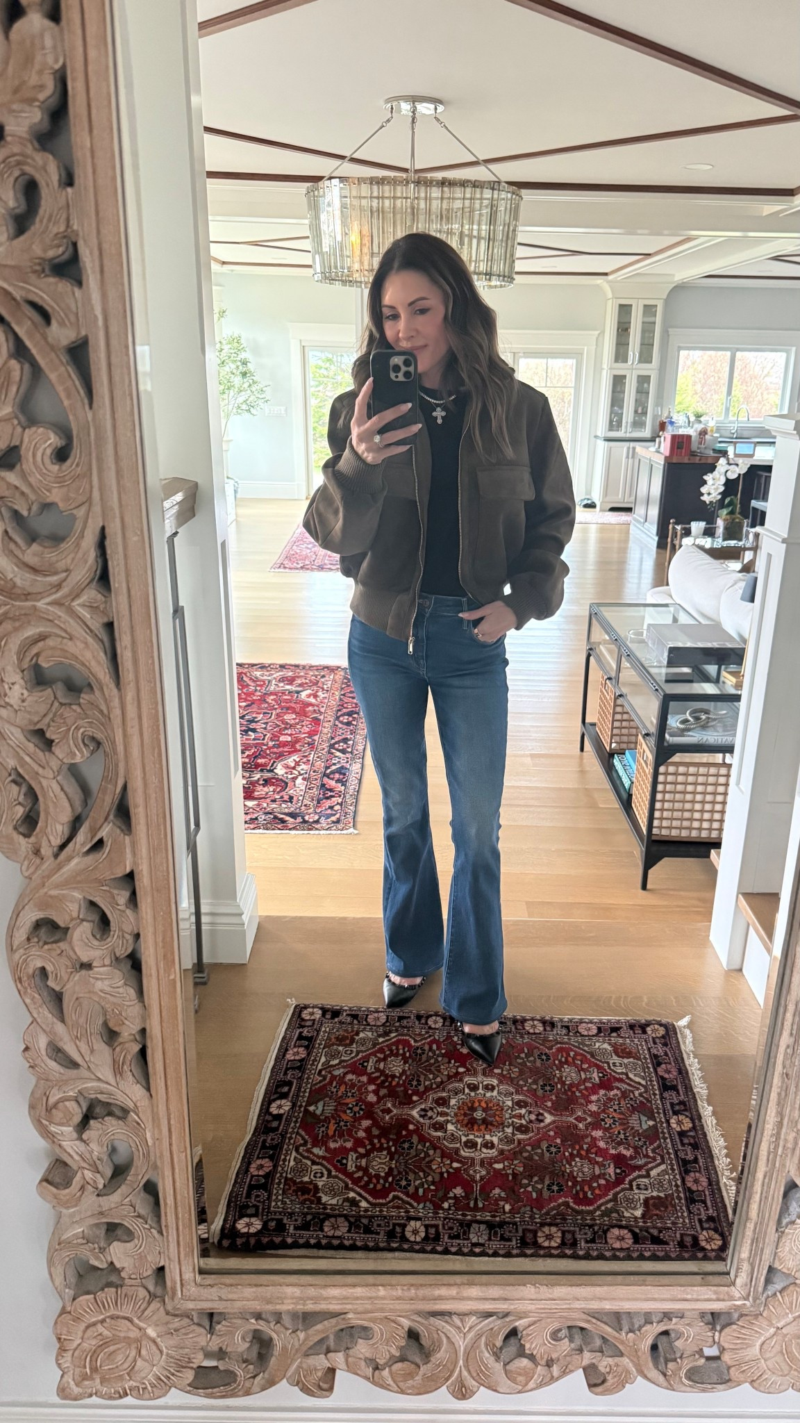 You know I’m always reaching for my favorite Mother denim—these jeans never miss. Paired them with this new SPANX bodysuit tee and it is so soft and comfortable (like, all-day wear kind of comfortable). Finished the look with a faux suede jacket from Zara and simple black flats for an easy, polished vibe.

This is one of those outfits that just works every time ✨

#DinnerLook #MotherDenim #SpanxStyle #EffortlessStyle #EverydayChic