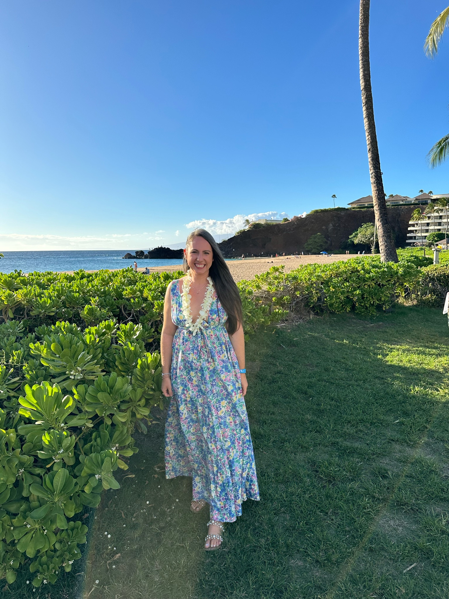 Hawaii outfit. What to wear in Hawaii. Floral maxi. Cocktail attiree

#LTKSeasonal #LTKStyleTip #LTKTravel