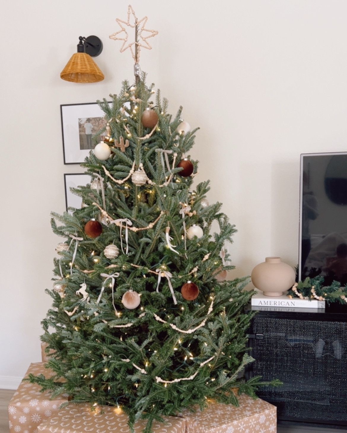 Our very merry neutral Christmas tree decor 🎄

I love mixing pieces we’ve collected from Texas with some Amazon essentials! 

Neutral Christmas, western Christmas tree, boho Christmas tree

#LTKSeasonal #LTKHoliday #LTKHome