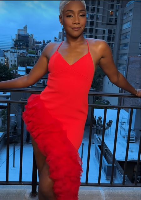 Tiffany Haddish was the lady in red in David Koma💣