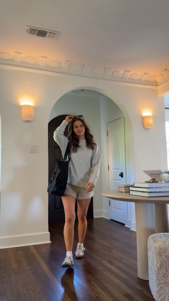 ABERCROMBIE ACTIVEWEAR SALE!! YPB is currently 25% off + my AF members save an extra 15% off on almost everything else on the Abercrombie site. Everything is non-maternity, but bump-friendly. 

The fabrics on these activewear & athleisure pieces are so good, which is why I own so much of it. They are comfortable & stretchy, but have the perfect amount of compression. I love that they seamlessly transition from working out to every day life! 

#LTKfitness #LTKActive #LTKsalealert