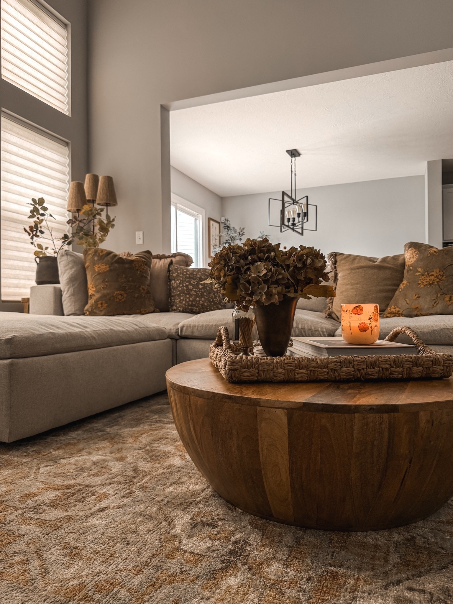 Living room styling

Summer styling, living room styling, summer decor, coffee table styling, home decor, home styling, neutral home, farmhouse style, sofa styling, moody decor, vase styling, interior design

#LTKHome #LTKSeasonal