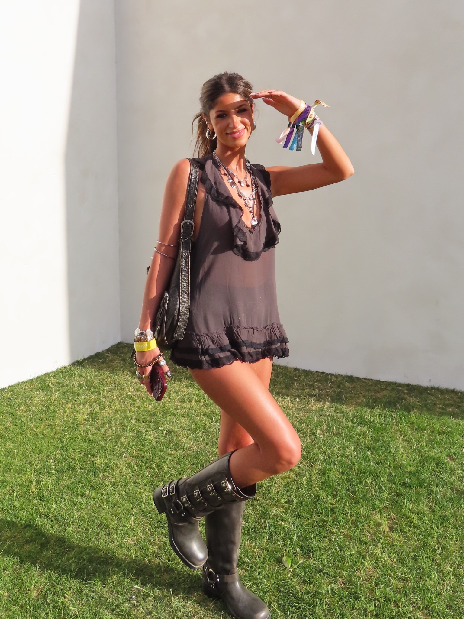 Coachella fit Circa 2010 🐅🖤⛓️‍💥

The top and bag are from urban outfitters but are unfortunately sold out :// linked similar 

#coachella #coachella2025 #coachellafits #festivalfits #LTK 

#LTKStyleTip #LTKFestival #LTKU