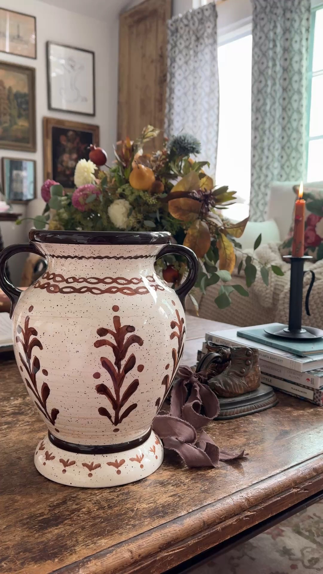 Are you kidding me with this vase!!!!! I’m obsessed😱😱😱🤎🤎🤎🤎✨✨✨

#LTKTall #LTKHome #LTKSeasonal