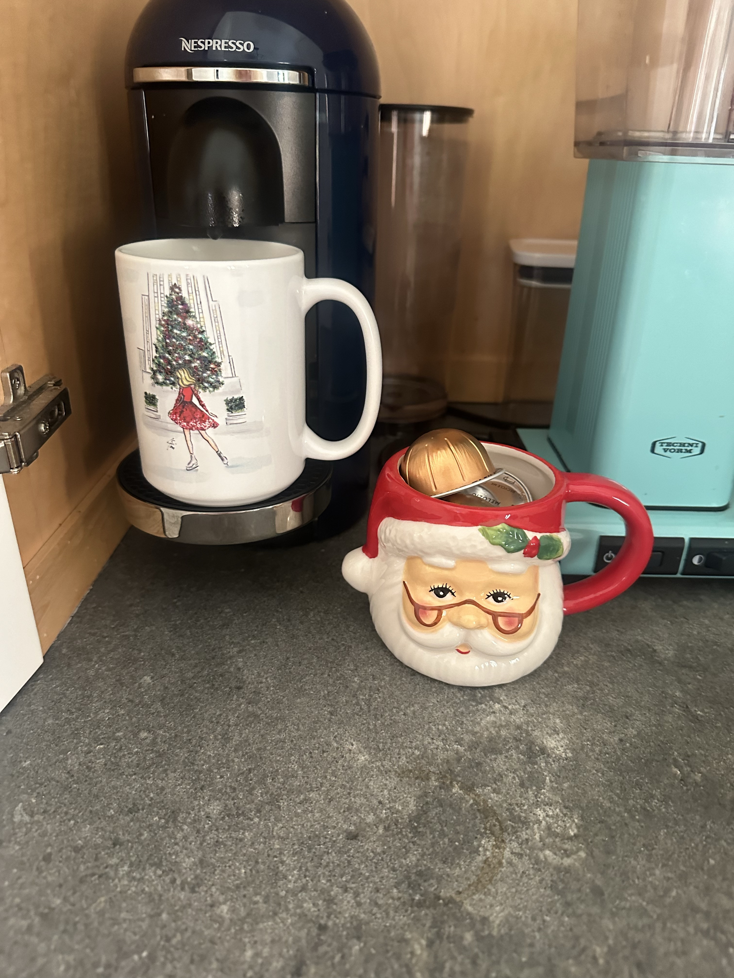 The best coffee pot and nespresso machine around. 

#LTKHome #LTKHoliday #LTKGiftGuide