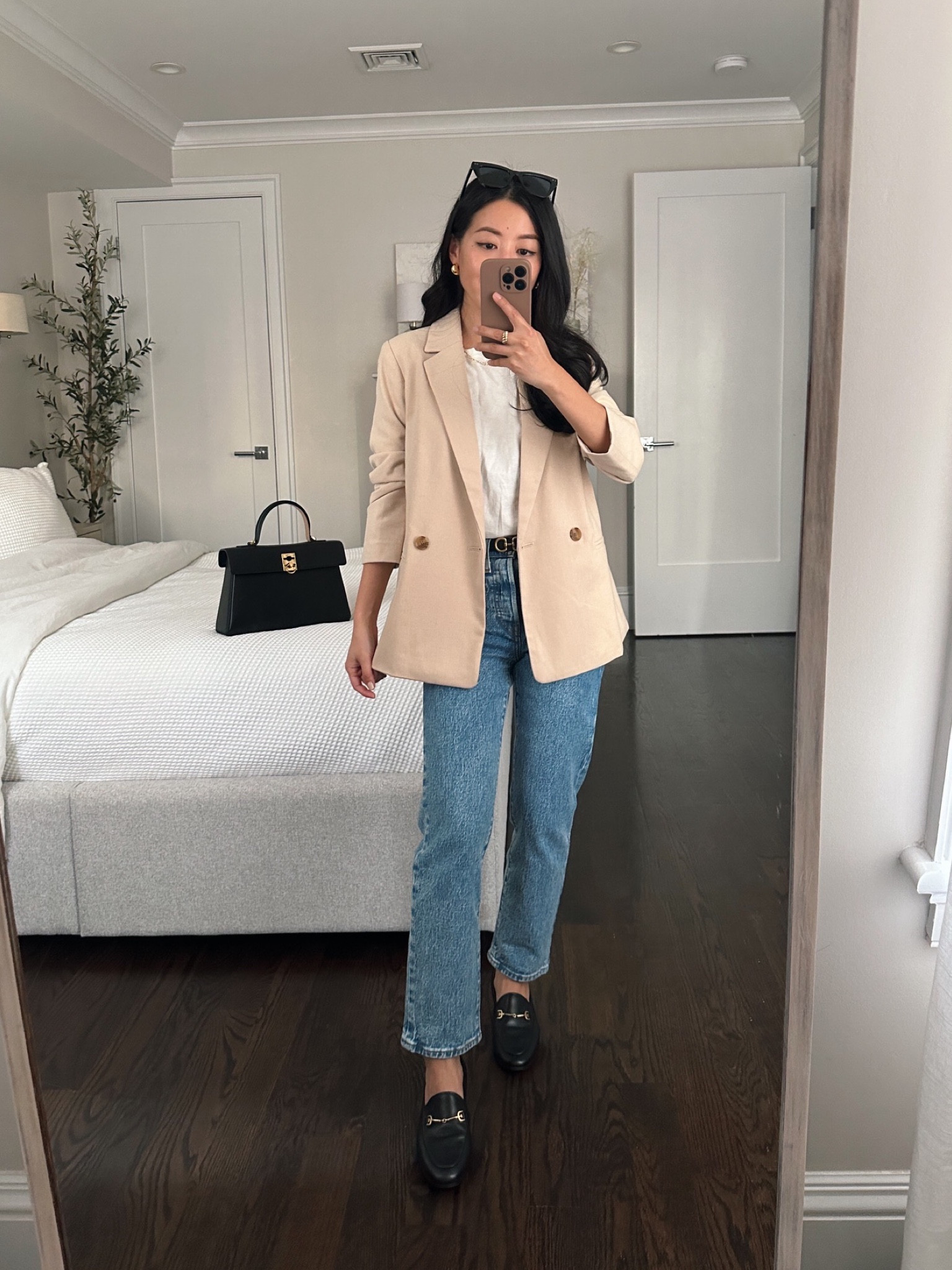 Blazer is on major sale! Linked a few other BRF sale items too

And classic Loafers are another one of my favorite shoes to pair with straight jeans.

• Banana Republic Factory blazer size xxs petite

•. Levi's wedgie straight ankle jeans size 24w x 26L 

• Everlane tee size xs

• Sam Edelman loafers size 5.5 - one of my wardrobe must haves!

• Cafune bag

#petite smart casual fall work outfits 

#LTKfindsunder50 #LTKworkwear #LTKSeasonal