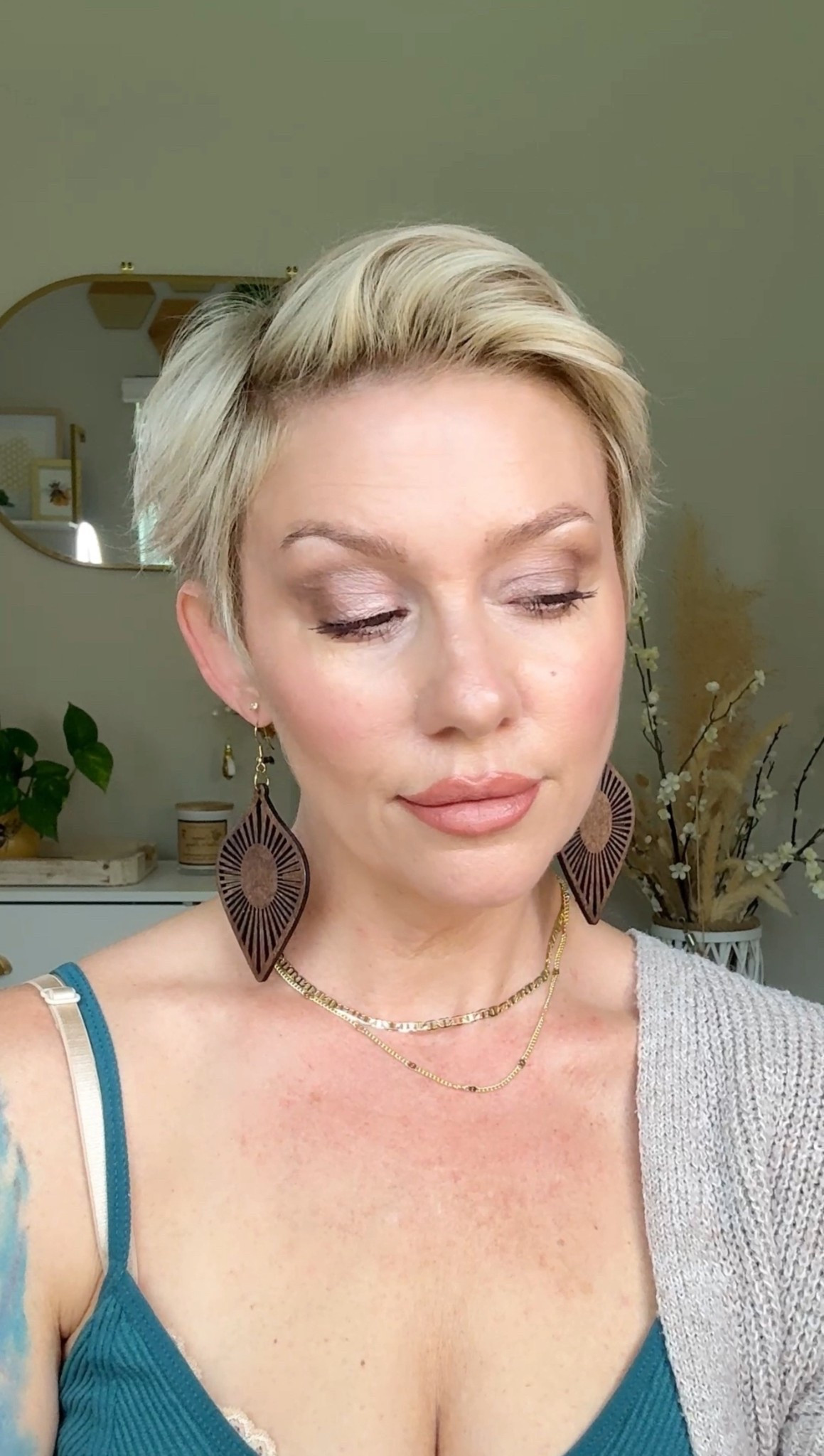 Easy Eyeshadow L👀K

#LTKOver40 #LTKBeauty #LTKStyleTip