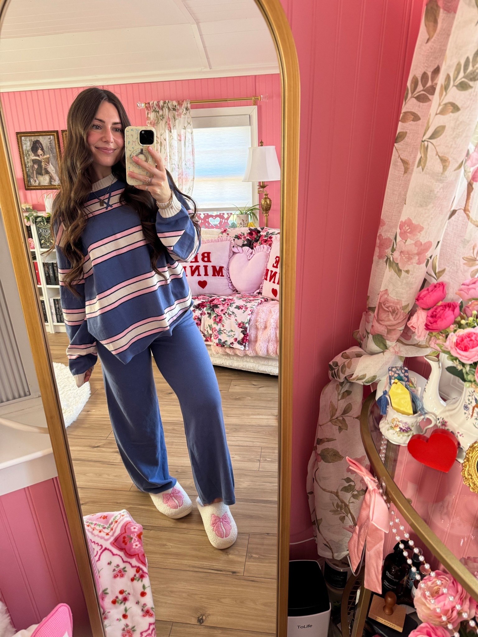 this outfit from Aerie is perfect for cozy days in the library shed📚💖💗
✨outfit details linked here✨
💗more shed finds are always on my LTK & Amazon storefront

#LTKHome #LTKootd #LTKdayinmylife