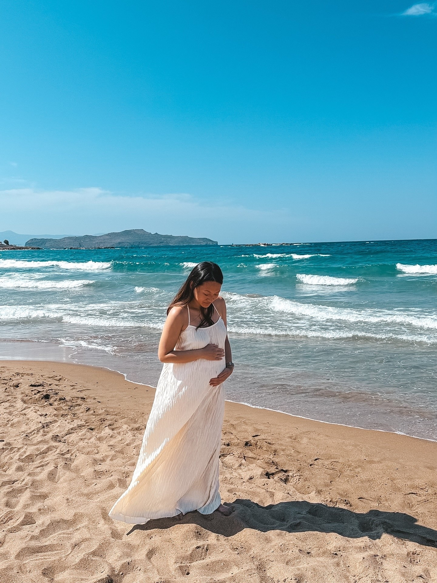 POV: 35+ teen mom

When I was thinking about how to announce my pregnancy, I wanted to share it in a way that felt joyful but still considerate — because I know it can be tricky when your feed is suddenly full of bumps and baby scans while you’re navigating a path. Whether that’s fertility struggles, loss, being in the wrong relationship, waiting to meet your person, or just happily living your best non-parent life. 💛

We always knew we wanted a child, but it’s wild how many different seasons we move through as women — wanting it, not sure yet, waiting, hoping, healing. Whatever stage you’re in, I see you. 💛

Even though life’s about to change, I’ll try & not suddenly make ‘mum’ my entire personality — still firmly in lifestyle content era, just with a plus one. ☁️