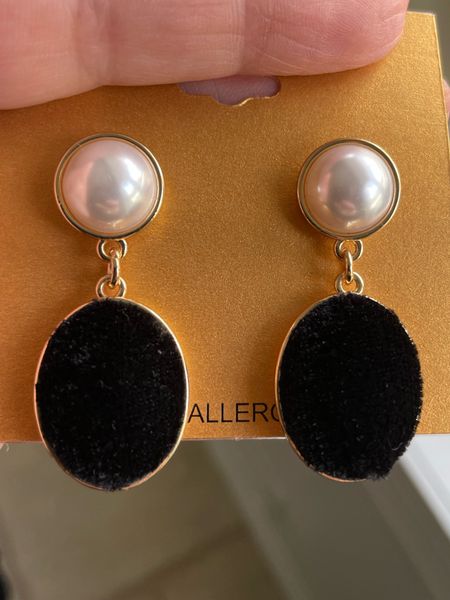 These earrings would be so cute for the holidays pearls and velvet at the bottom they come in black blue and red