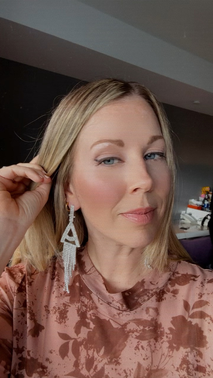 Alphabete earrings 

Individual, silver, long earrings, aanyia boutique, party, bridal, bachelorette, birthday, retrofete dupes, revolve, initial, crystal, Mother’s Day, gift for her

#LTKstyletip #LTKunder50 #LTKGiftGuide