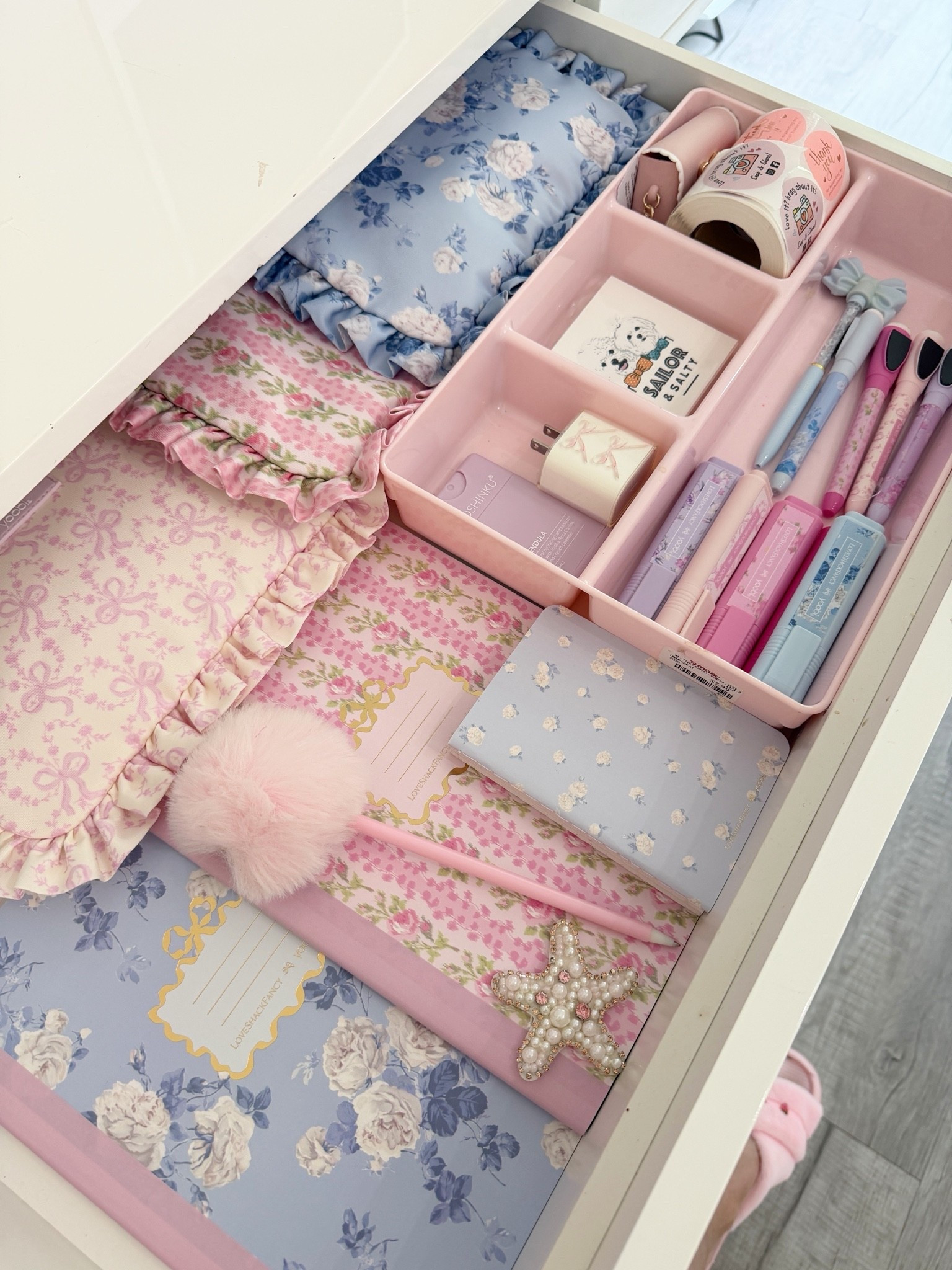Back-to-school, but make it LoveShackFancy 🎀✨
The prettiest little Target finds for a desk drawer that feels more like a treasure box than school supplies. Florals, bows, pastels, and all the sweet details I couldn’t resist.

Comment SCHOOL and I’ll send you the links 💕

#LoveShackFancy #TargetFinds #BackToSchoolStyle #SchoolSupplies #TargetStyle #DeskOrganization #PrettyThings #GirlyFinds #TargetHaul
