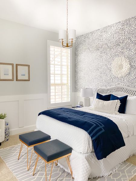Serena and Lily inspired guest room. Navy blue and white. Blue and white wall paper. Look for less.



#LTKFind #LTKhome #LTKstyletip