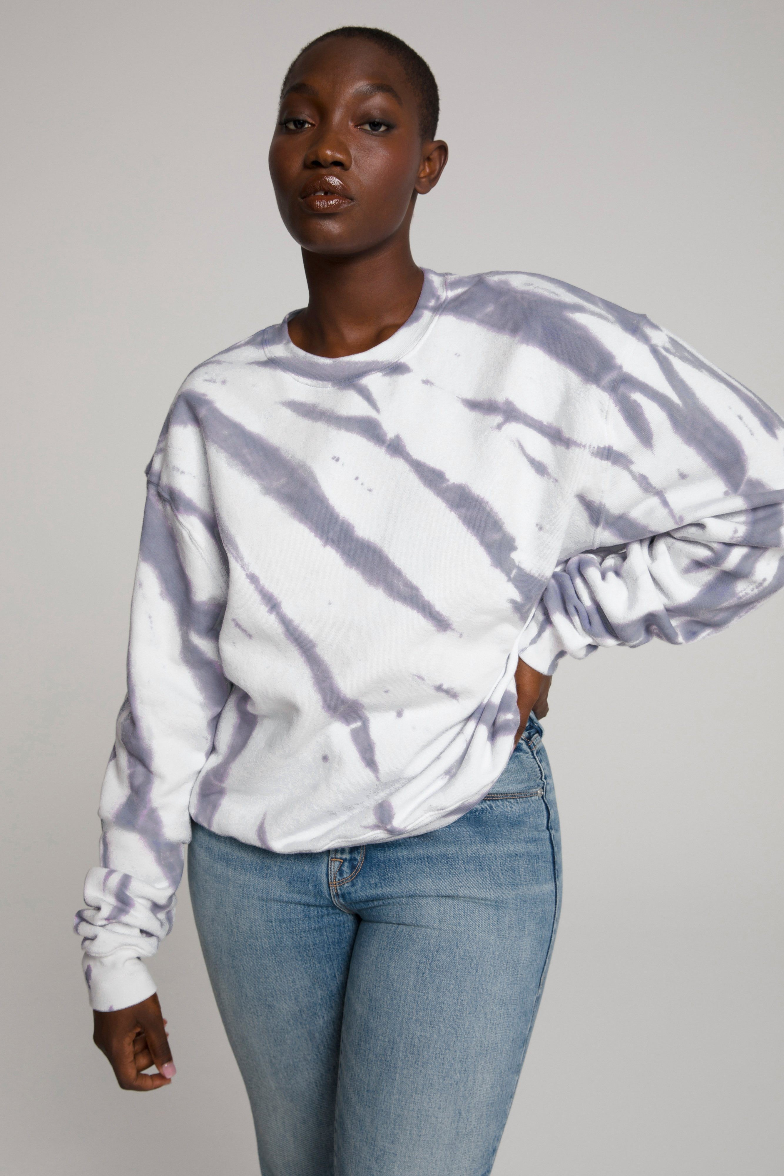 BOYFRIEND SWEATSHIRT | LILAC TIE DYE001 | Good American